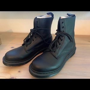 Dr Martens 1469 Pascal Mono Boots
